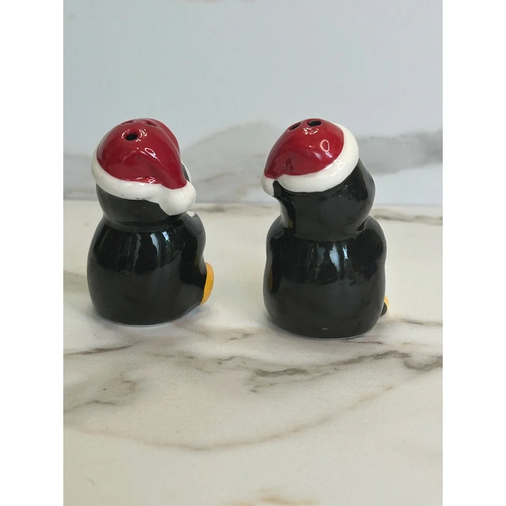 Christmas Penguin Salt and Pepper Shakers Set Santa Hat Gift Candy Cane Ceramic